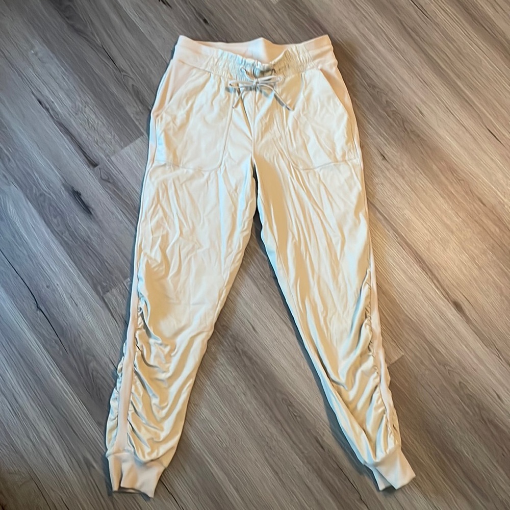 Lululemon Beyond the Studio Jogger size 8 in khaki.